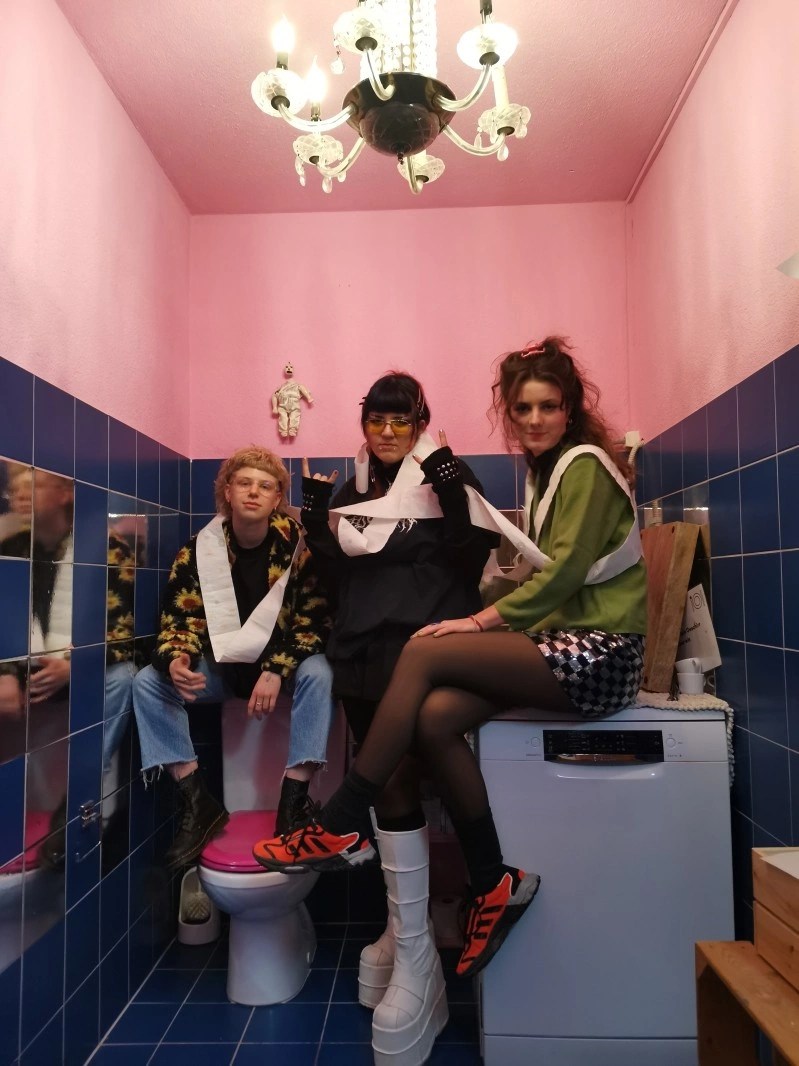 Ultrahip, Ultrafresh – Ultrablond (kick ass award&nbsp;interview)